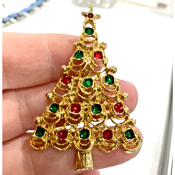 Vintage Christmas Tree brooch goldtone metal pin red green gold enamel festive - Picture 2 of 8